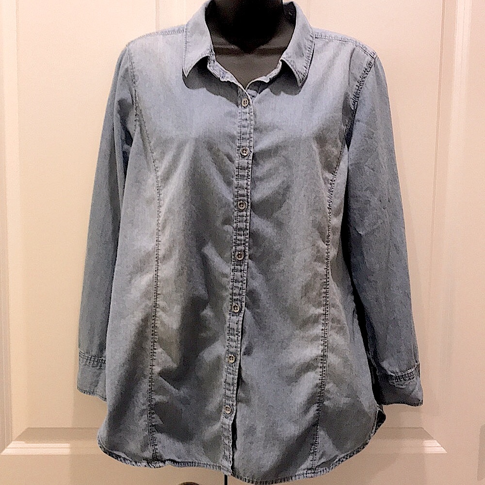 🌸 3/$25 sale J.Jill denim shirt